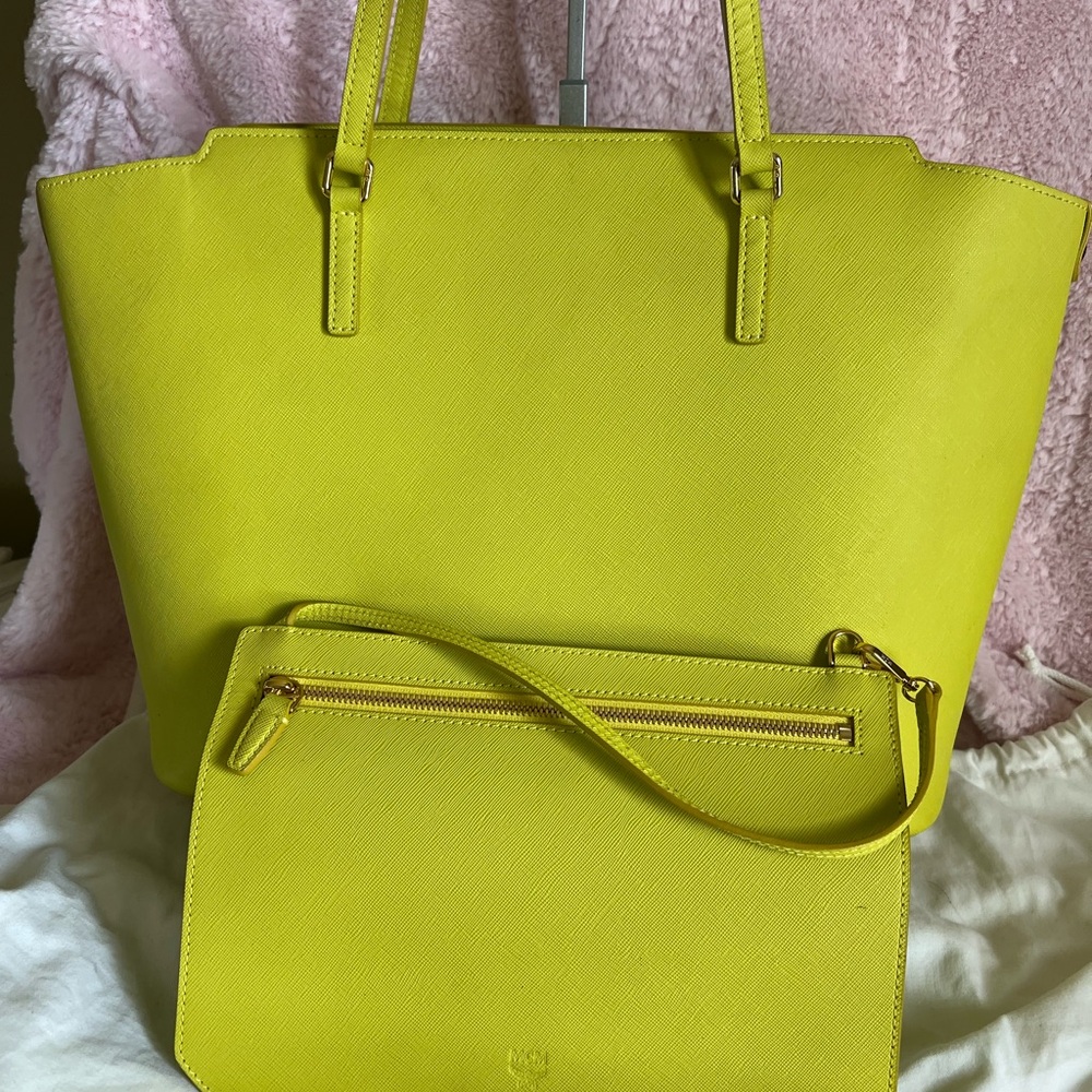 MCM Vibrant Yellow Tote - Picture 5 of 16